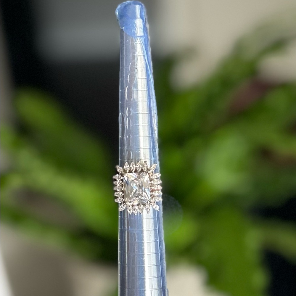 NWOT Cocktail / Fashion Clear Crystals Ring, Sz 7 - Picture 6 of 7